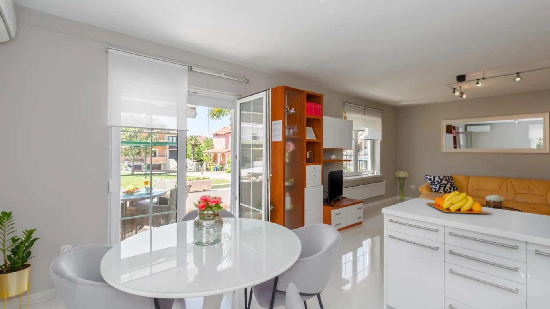 Apartment Sara Premium Funtana
