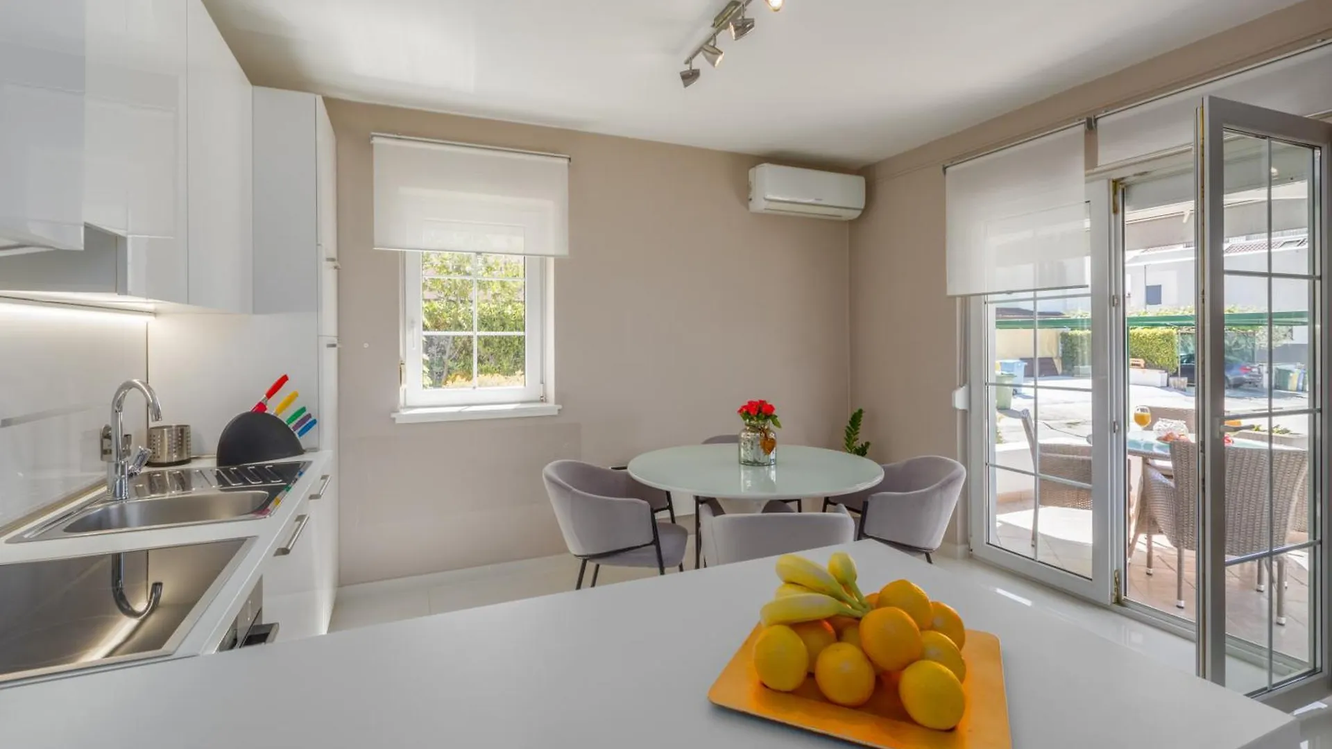 Apartment Sara Premium Funtana 0*,