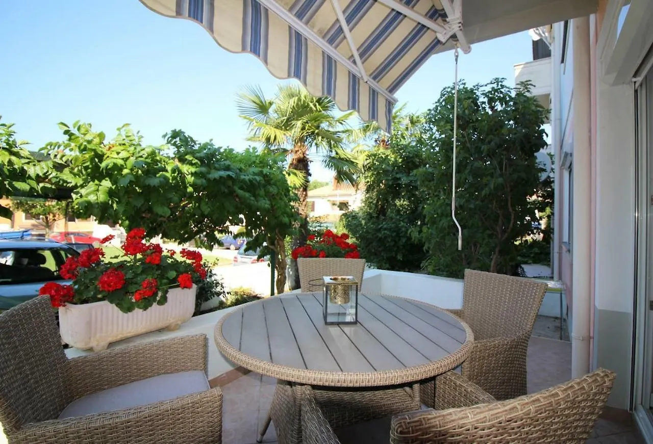 Apartment Sara Premium Funtana